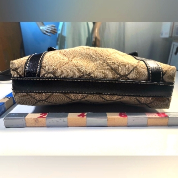 Nine West Sinewave Pattern XBody. § - Picture 9 of 12